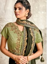 Tantalizing Patch Border Crepe Silk Green Classic Designer Saree