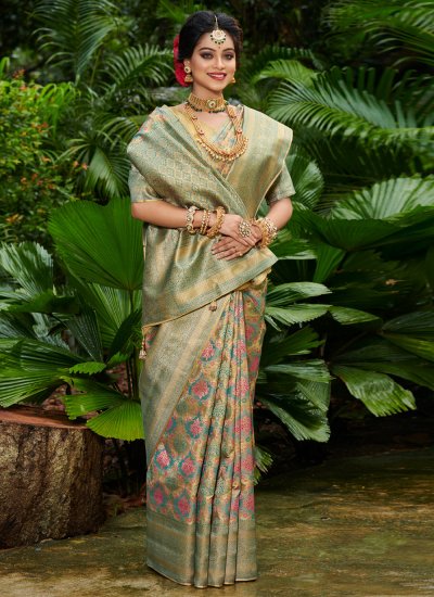 Tempting Silk Weaving Designer Traditional Saree