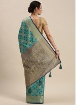 Titillating Patola Silk  Green Weaving Designer Traditional Saree
