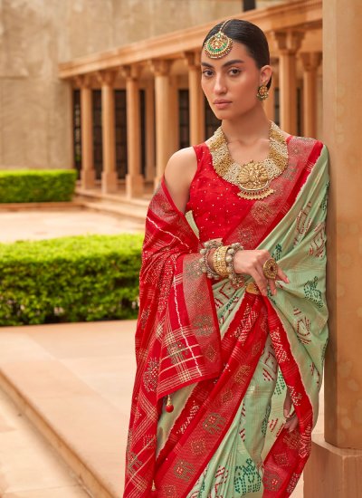 
                            Trendy Saree Weaving Patola Silk  in Green