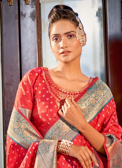 
                            Weaving Banarasi Silk Classic Saree in Grey