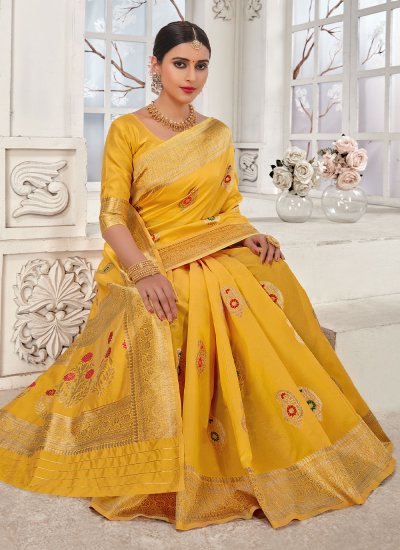 
                            Weaving Banarasi Silk Classic Saree in Yellow