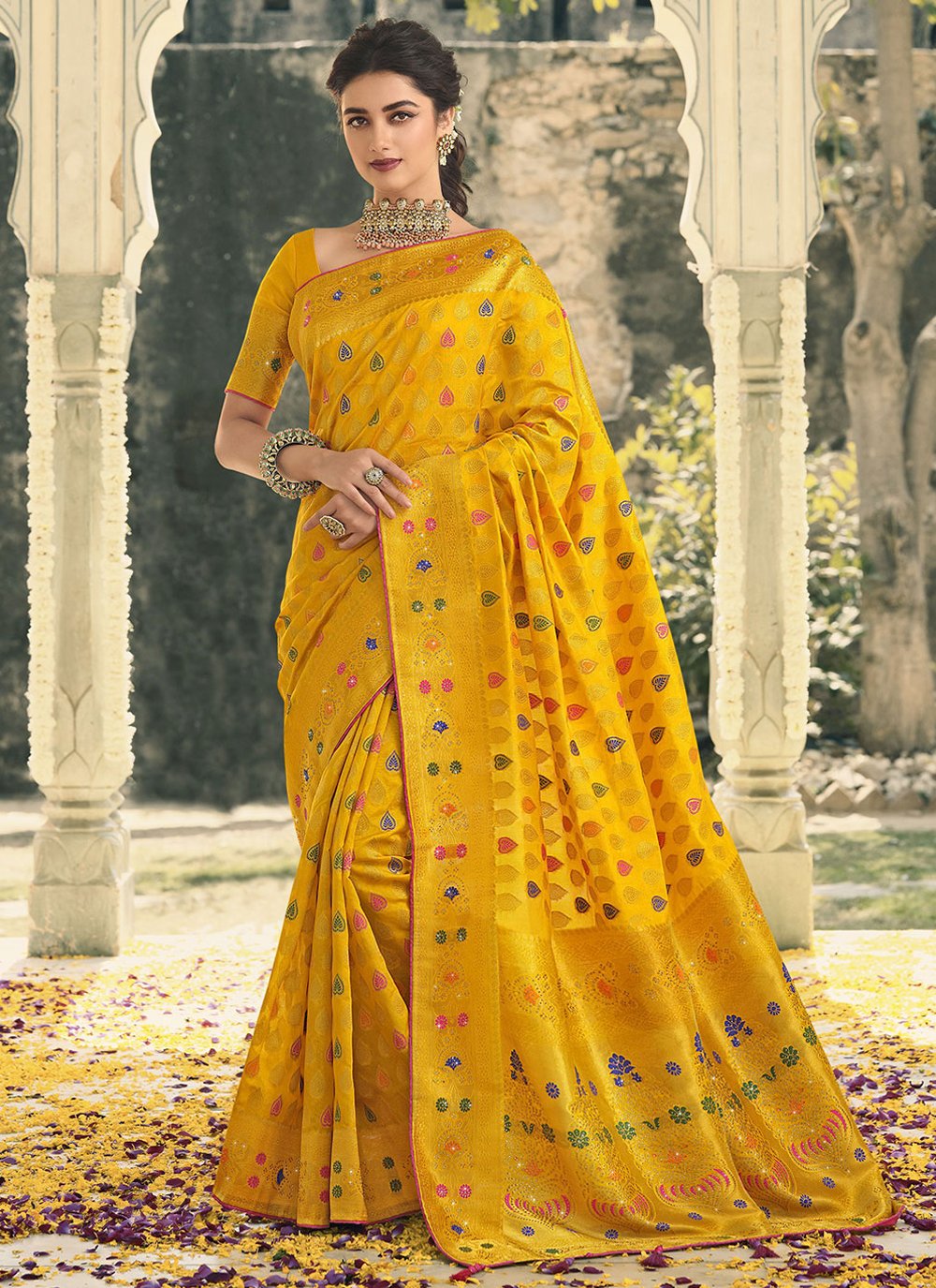 Yellow Banarasi Silk Saree With Blouse 255194