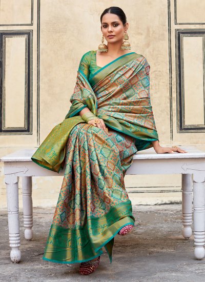 Amusing Pure Silk Weaving Green Classic Saree
