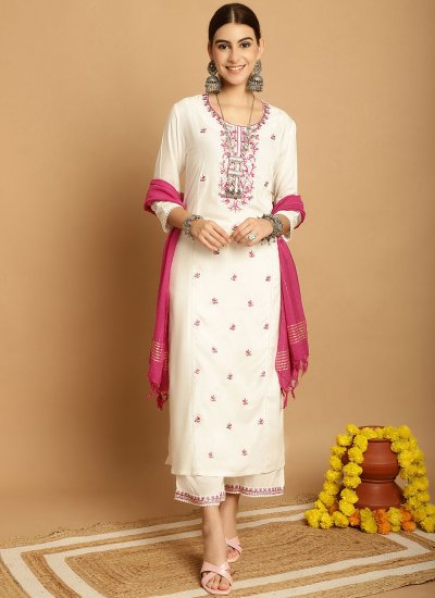 Bedazzling Embroidered Rayon Readymade Salwar Suit