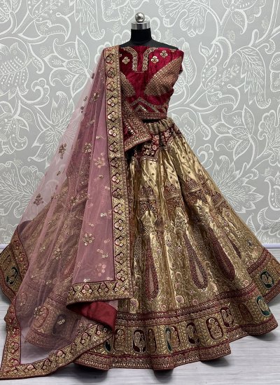 Urban Naari Zari Embroidery & Diamond Work Bridal Wear Lehenga Choli at Rs  5791 in Surat