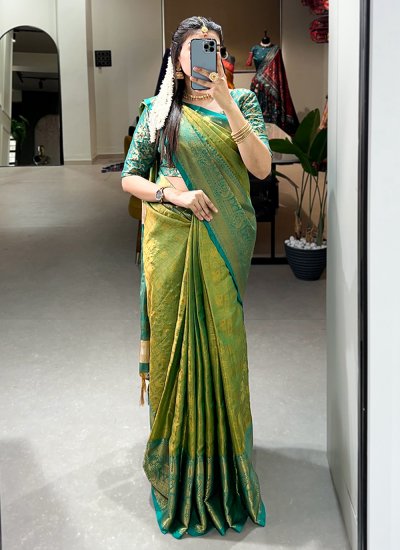 Breathtaking Weaving Casual Classic Saree