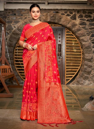 Catchy Silk Weaving Traditional Saree