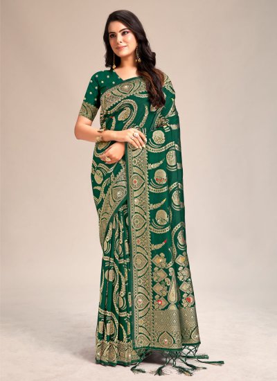 Catchy Traditional Saree For Party