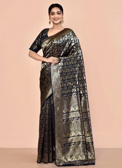 Flattering Saree For Party