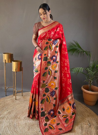 Gratifying Classic Saree For Reception