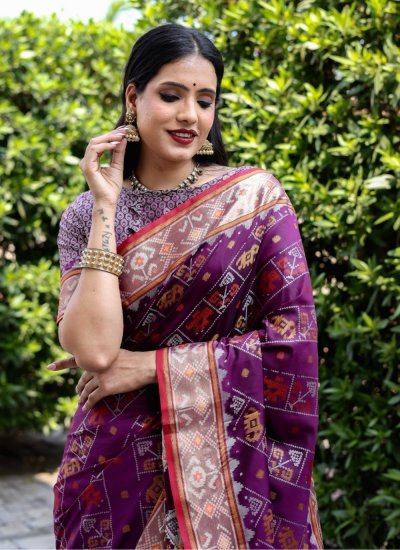 Invaluable Weaving Mehndi Classic Designer Saree