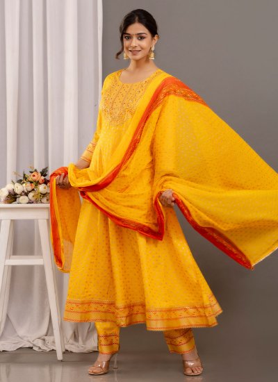 Latest Lace Trendy Salwar Suit