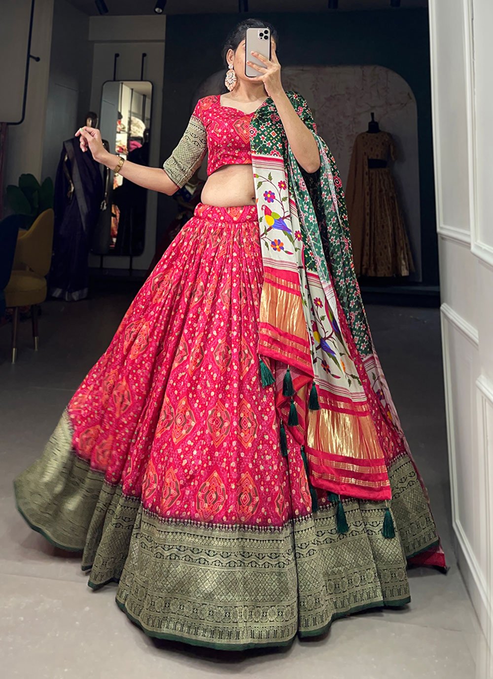 Pleasing Trendy Lehenga Choli For Mehndi