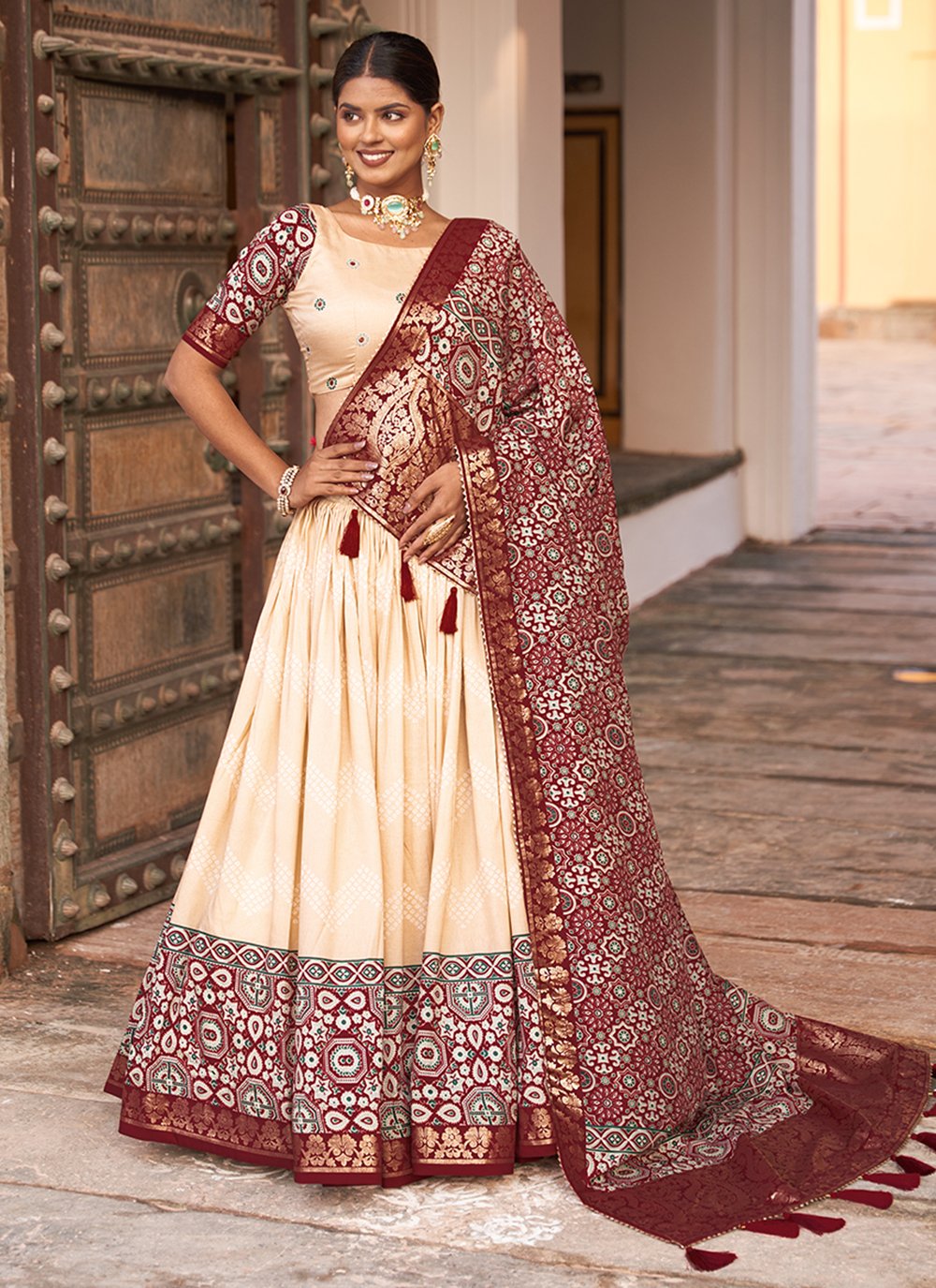 Cream Magenta Heavy Designer Embroidered Viscose Work Wedding/PartyWear  Special Lehenga Choli - Indian Heavy Anarkali Lehenga Gowns Sharara Sarees  Pakistani Dresses in USA/UK/Canada/UAE - IndiaBoulevard