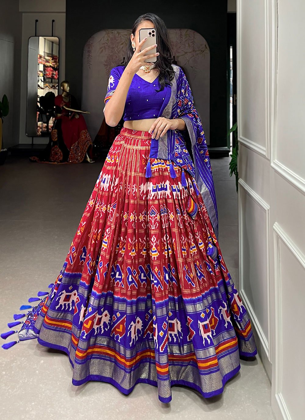 Bridal Wear Royal Blue And Pink Ladies Jacquard Silk Lehenga Choli at Rs  2500 in Surat
