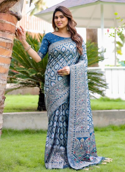 Remarkable Weaving Kanjivaram Silk Blue Classic Saree