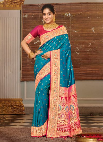 Versatile Rama Designer Traditional Saree