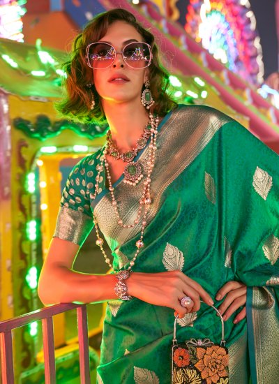 Weaving Handloom silk Classic Saree in Green
