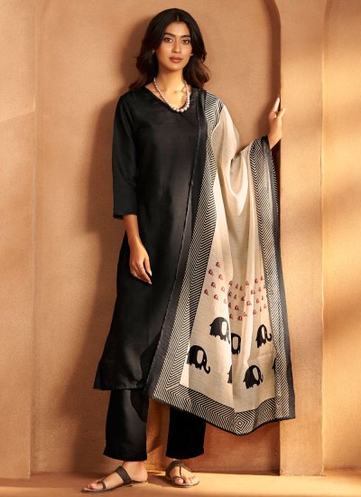 cigarette pants salwar suit Straight kurti with White pant, pakistani pant, red silk kameez which exudes feminine charm Inaya - Magenta Kurta and