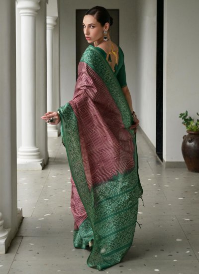 
                            Delectable Printed Classic Saree