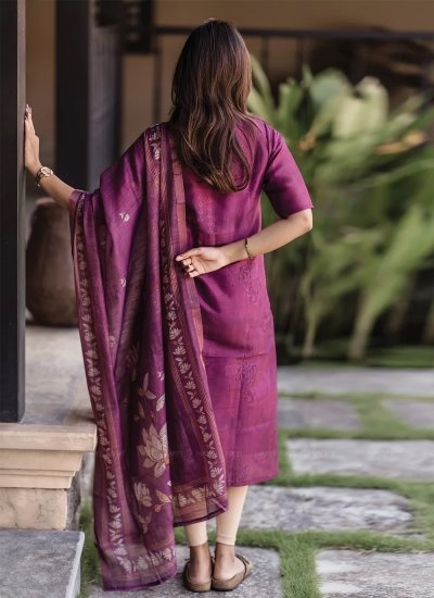 
                            Especial Salwar Suit For Casual