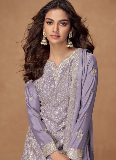 
                            Fetching Trendy Salwar Kameez For Reception