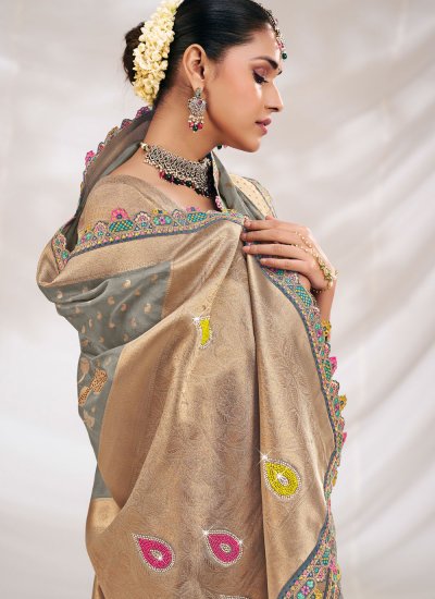 
                            Ravishing Grey Classic Saree