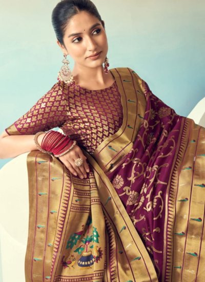 
                            Sorcerous Weaving Classic Saree