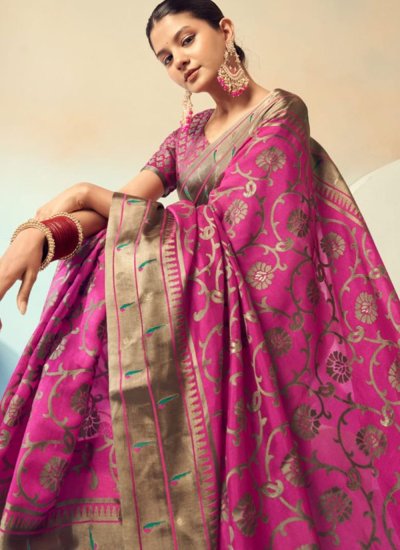 
                            Winsome Weaving Georgette Magenta Contemporary Saree