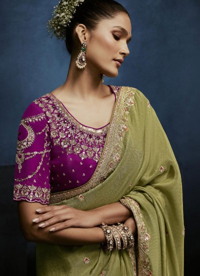 
                            Absorbing Green Border Fancy Fabric Traditional Saree