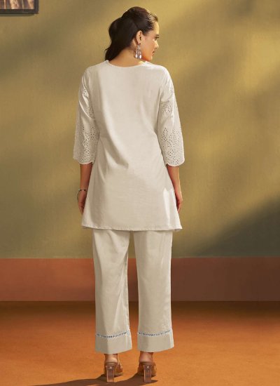 
                            Aristocratic Cotton Plain Off White Casual Kurti