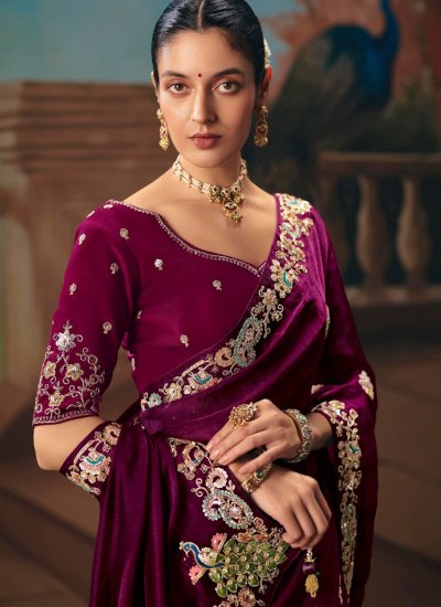 
                            Arresting Sequins Ceremonial Traditional Saree