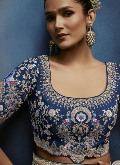 
                            Auspicious Border Green Fancy Fabric Traditional Saree