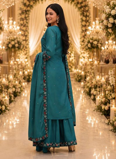 
                            Beauteous Shimmer Rama Embroidered Salwar Kameez