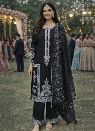 Black Embroidered Pakistani Salwar Kameez