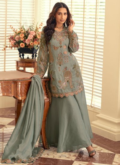 Blissful Pakistani Salwar Kameez For Engagement
