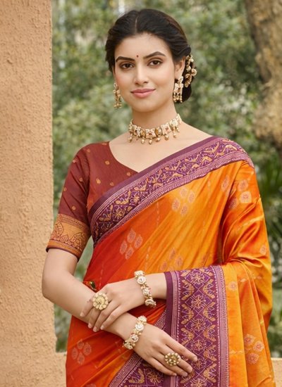 
                            Capricious Silk Weaving Contemporary Saree