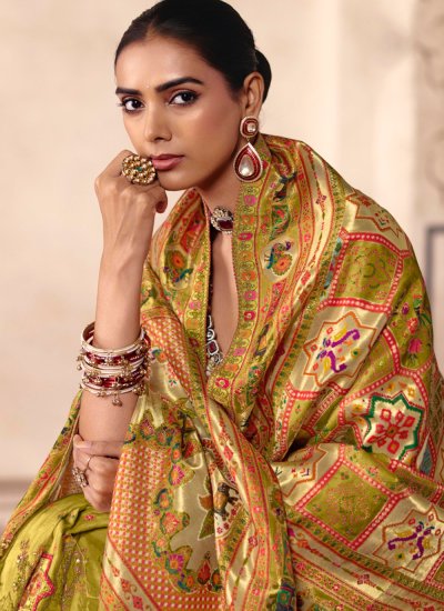 
                            Captivating Thread Work Classic Saree