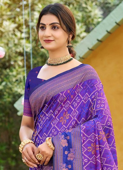 
                            Classic Saree Weaving Silk in Purple