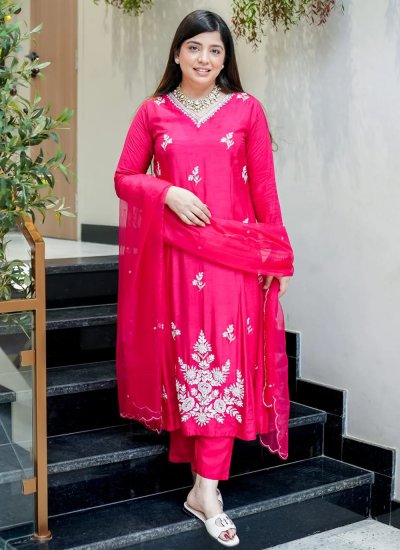 Congenial Pink Salwar Kameez