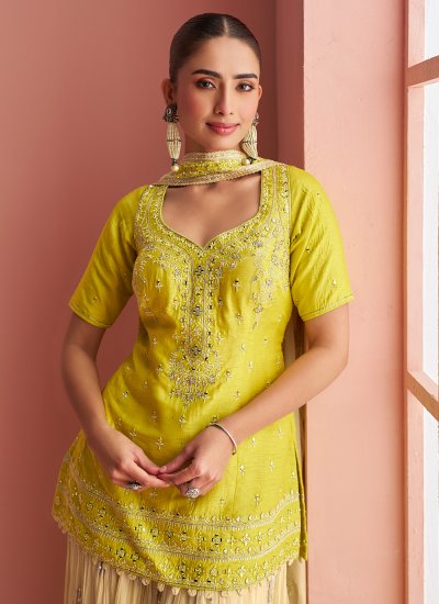 
                            Distinctively Green Salwar Kameez