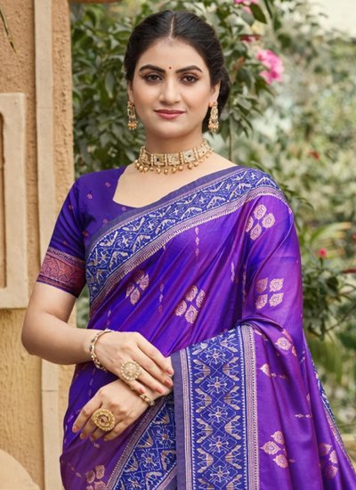 
                            Distinguishable Purple Weaving Silk Contemporary Saree