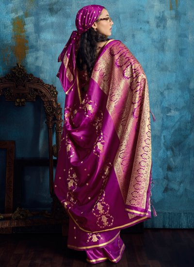 
                            Elegant Weaving Purple Traditional Saree