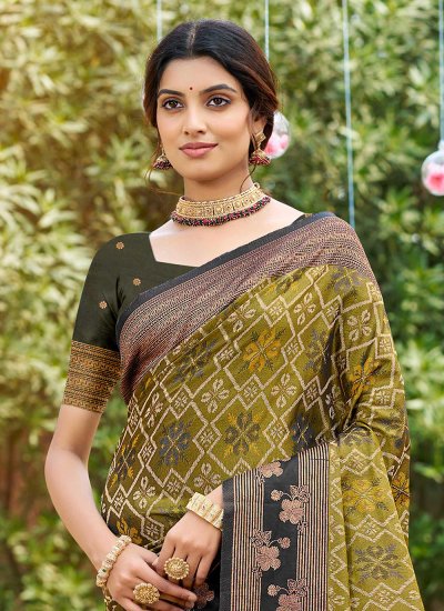 
                            Engrossing Silk Green Weaving Contemporary Saree
