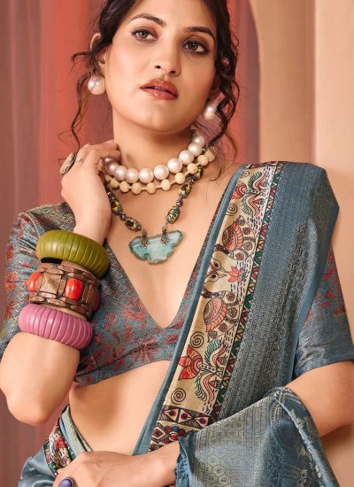 
                            Especial Grey Silk Saree