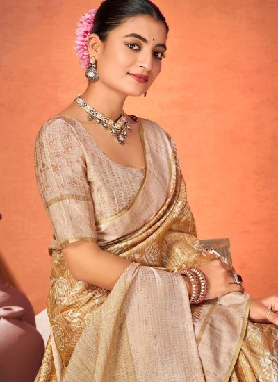 
                            Eye-Catchy Woven Silk Classic Saree