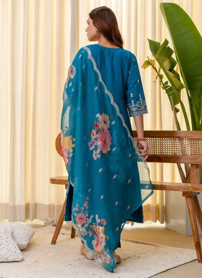 
                            Fascinating Salwar Kameez For Reception