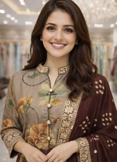 
                            Flawless Salwar Kameez For Party