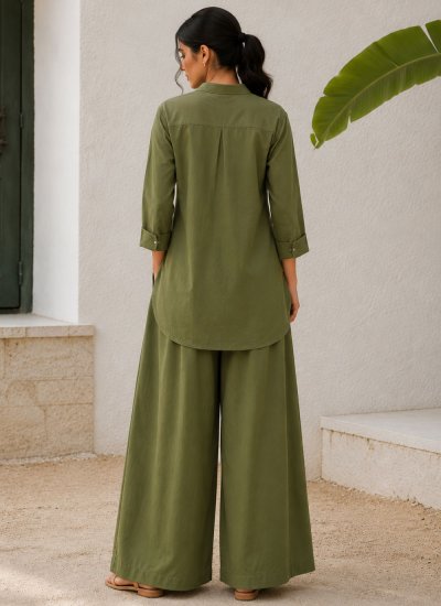
                            Girlish Plain Cotton Green Casual Kurti